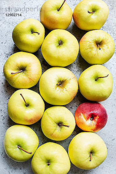 Goldene Äpfel und ein Pfirsich