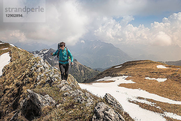 Wandern in den französischen Alpen  Parc naturel régional du Massif des Bauges  Chatelard-en-Bauges  Rhône-Alpes  Frankreich