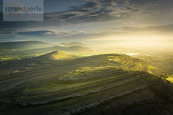 Mullaghmore Burren bei Sonnenaufgang  Fanore  Clare  Irland