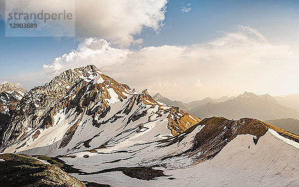 Sonniger Tag  Französische Alpen  Parc naturel régional du Massif des Bauges  Chatelard-en-Bauges  Rhône-Alpes  Frankreich