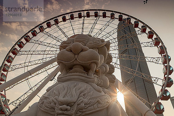 Hongkong Observation Wheel  Central und Wan Chai Reclamation  mit Blick auf den Victoria Harbour  Hongkong