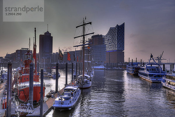 Elbphilharmonie und Hanseatic Trade Center  HafenCity  Hamburg  Deutschland  Europa