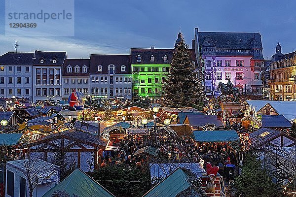 Weihnachtsmarkt  Landau  Rheinland Pfalz  Deutschland  Europa