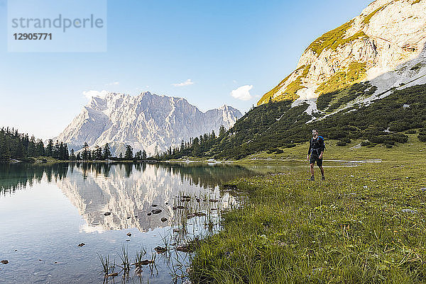 Austria  Tyrol  Hiker with backpack  hiking at Lake Seebensee