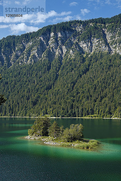 Germany  Upper Bavaria  view to Wettersteingebirge with Ludwigsinsel at Lake Eibsee in the foreground