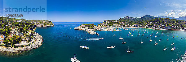 Spain  Balearic Islands  Mallorca  Serra de Tramuntana  Port de Soller  panoramic view