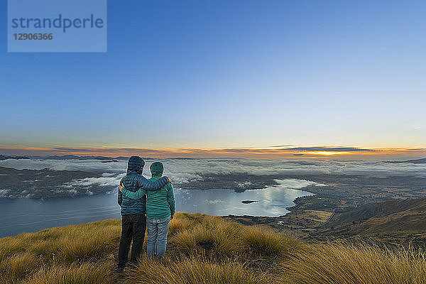 New Zealand  South Island  Wanaka  Otago  Couple on Coromandel peak at sunrise