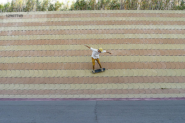 Young man riding skateboard on a wall