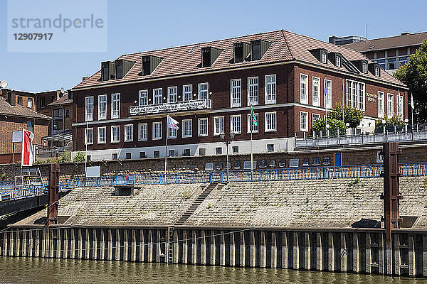 Germany  North Rhine-Westphalia  Duisburg  Ruhrort  Harbour  Schifferboerse  office building and restaurant