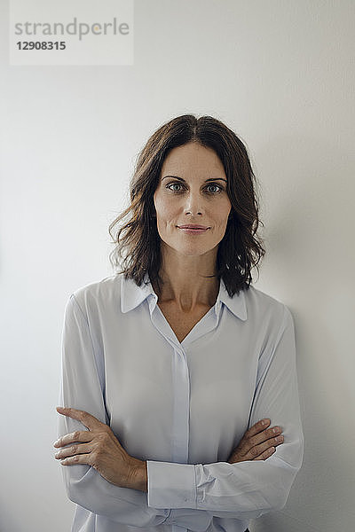 Portrait of an attractive businesswoman with arms crossed