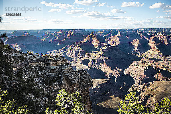 USA  Arizona  Grand Canyon National Park  Grand Canyon  people on viewpoint