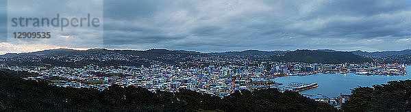 New Zealand  North Island  Wellington  Harbour  Panoramic view in the evening