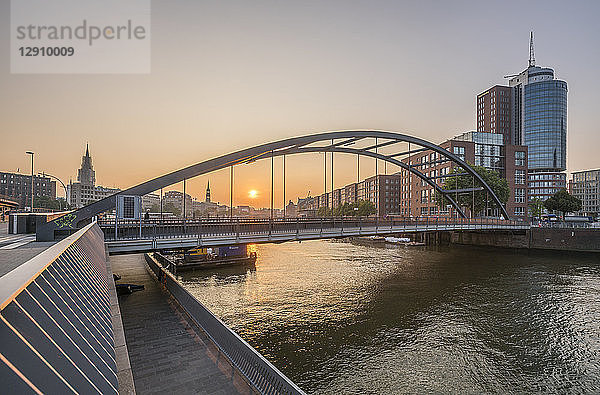 Germany  Hamburg  Niederbaum bridge in the morning