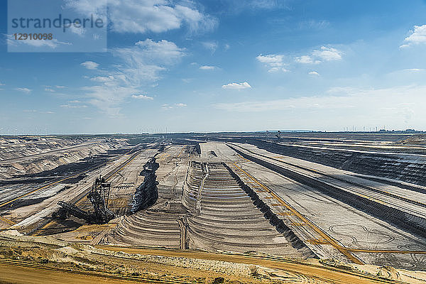 Germany  Garzweiler surface mine  layers and giant excavator