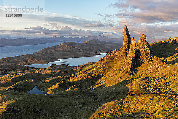 UK  Scotland  Inner Hebrides  Isle of Skye  Trotternish  morning mood at Loch Leathan and The Storr