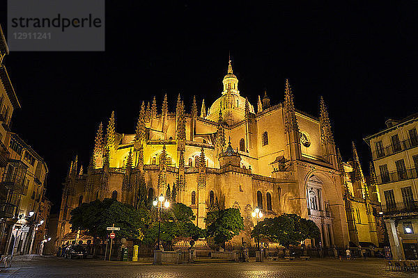 Spain  Castile and Leon  Segovia  Cathedral at night  seen from Plaza Major