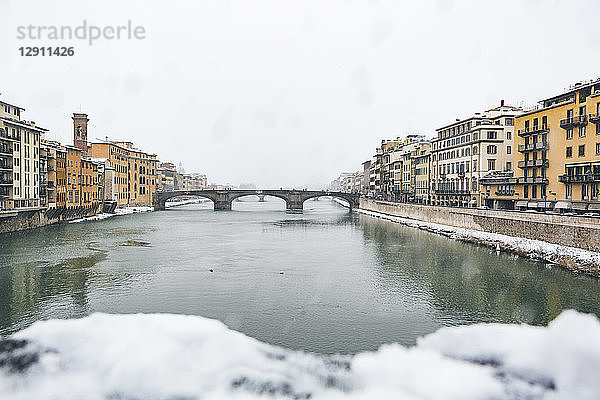 Italy  Florence  view to Ponte Santa Trinita in winter