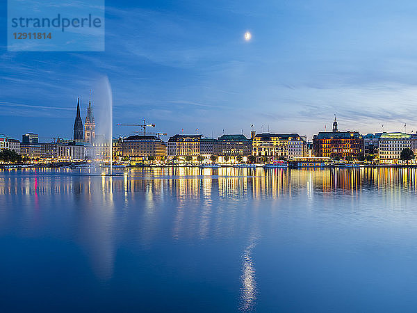 Germany  Hamburg  Inner Alster with Alster fountain in the evening