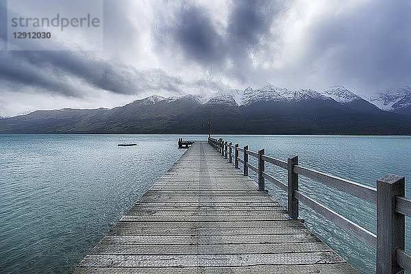 New Zealand  South Island  Glenorchy  Lake Wakatipu with empty jetty