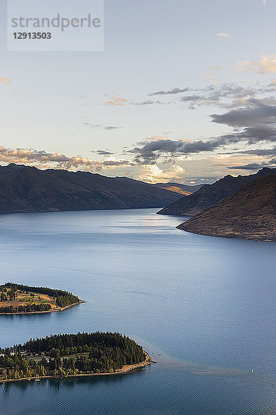 New Zealand  South Island  Crown Range  Lake Wakatipu