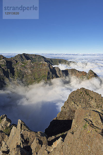 Madeira  Pico Ruivo  Sea of clouds below mountain peaks seen from Pico do Areeiro