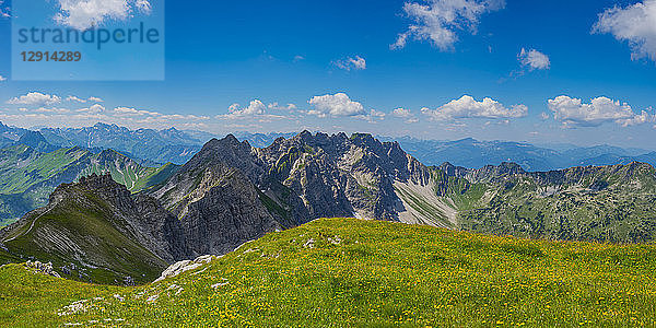 Germany  Bavaria  Allgaeu  Allgaeu Alps  mountain panorama of Grosser Daumen to Daumen group with Wengenkopf and Nebelhorn