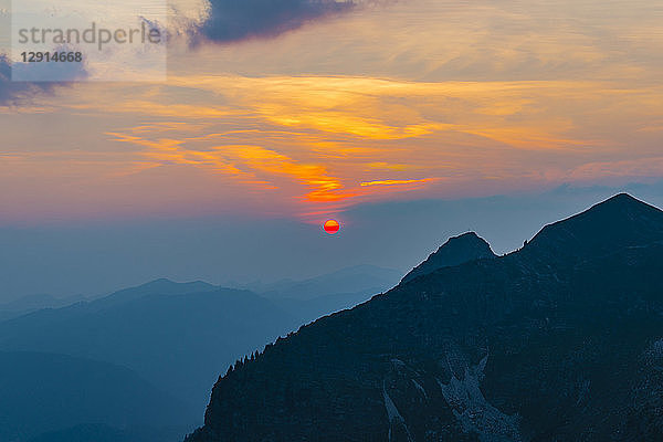 Germany  Bavaria  Allgaeu  Allgaeu Alps  View from Zeigersattel at Nebelhorn at sunset