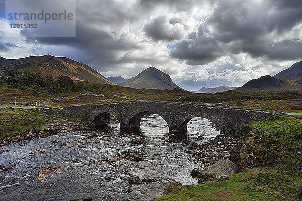 United Kingdom  Scotland  Scottish Highlands  Isle Of Skye  Old Sligachan stone bridge over river Sligachanr