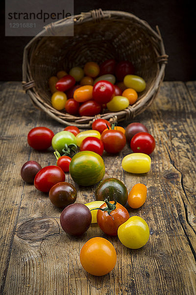 Heirloom tomatoes on wood