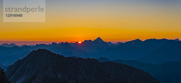 Germany  Bavaria  Allgaeu  Allgaeu Alps  panoramic view from Krumbacher Hoehenweg at sunrise