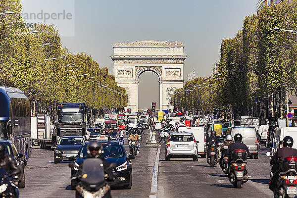 France  Paris  Champs-Elysees  Arc de Triomphe de l?Etoile  traffic