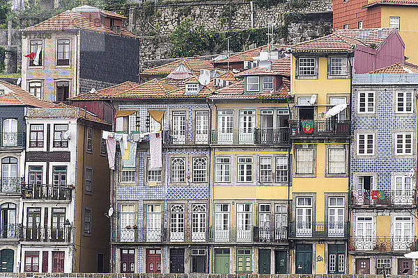 Portugal  Porto  row of houses at Douro