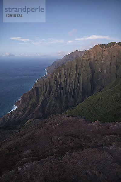 Blick auf die Berge an der Küste im Na Pali Coast State Park  Kauai  Hawaii-Inseln  USA