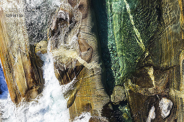 Luftaufnahme des Flusses Verzasca im Sommer  Valle Verzasca  Schweiz