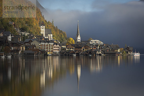 Blick auf das malerische Dorf Hallstatt  Oberösterreich  Österreich