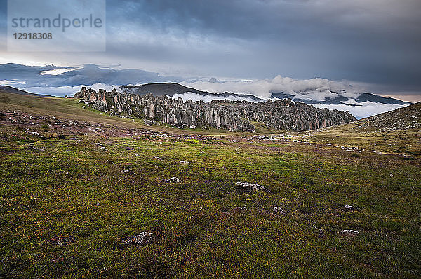 Landschaft mit Blick auf den Hatun Machay  Bosque de Piedra  Huaraz  Provinz Recuay  Peru