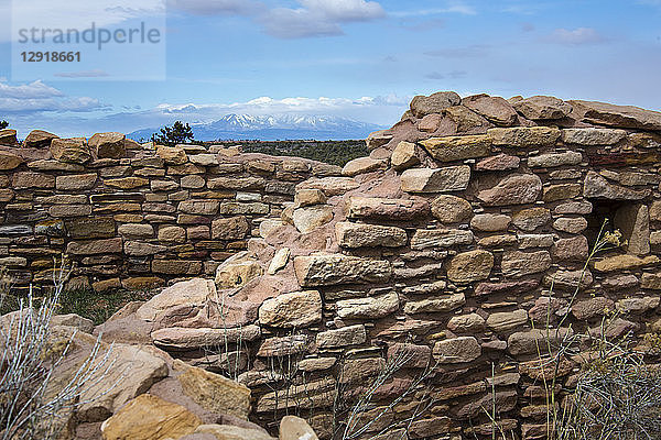 Die Ruinen von Lowry Pueblo am Trail of the Ancients zeigen Hinweise auf die Zivilisation  die einst in diesem Gebiet blühte  Colorado  USA