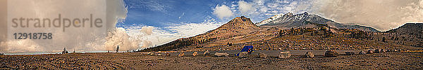 Schöne Naturlandschaft mit Panorama des Mount Shasta  Kalifornien  USA