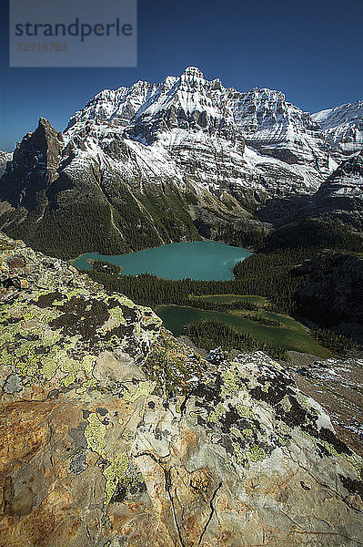 Majestätische Landschaft mit dem O'Hara-See und den kanadischen Rocky Mountains  Yoho-Nationalpark  Alberta  Kanada