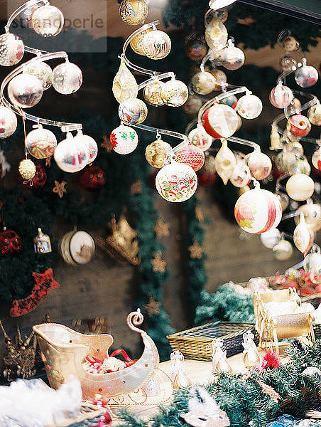 Ansicht von handgefertigtem Weihnachtsschmuck