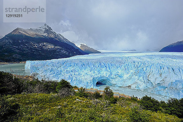 Blick auf den Perito-Moreno-Gletscher  Los Glaciares-Nationalpark  El Calafate  Provinz Santa Cruz  Argentinien