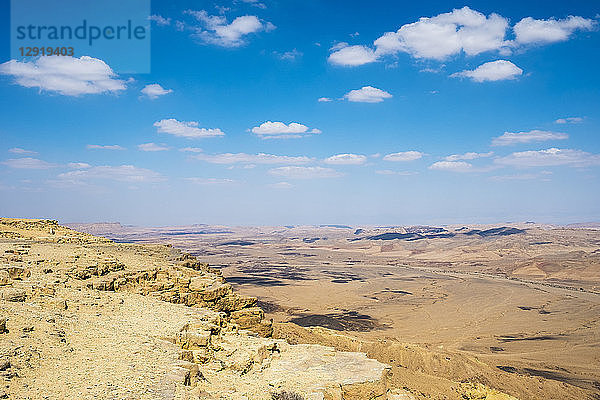 Wunderschöne Naturkulisse des Kraters Makhtesh Ramon in der Negev-Wüste  Mitzpe Ramon  Südlicher Bezirk  Israel