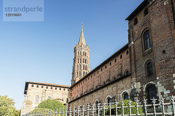 Basilique Saint-Sernin de Toulouse  mittelalterliche Basilika mit Reliquien von 128 Heiligen und einem Dorn  der aus der Dornenkrone stammen soll  Toulouse  Okzitanien  Frankreich