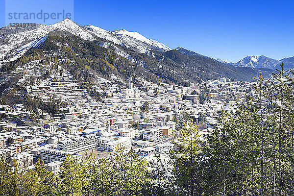 Dorf Clusone im Winter  Clusone  Val Seriana  Provinz Bergamo  Lombardei  Italien  Europa