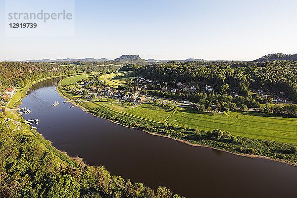 Fluss Elbe  Nationalpark Sächsische Schweiz  Sachsen  Deutschland