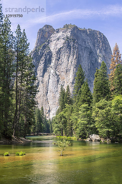 Cathedral Rocks vom Yosemite Valley  UNESCO-Welterbe  Kalifornien  Vereinigte Staaten von Amerika  Nordamerika