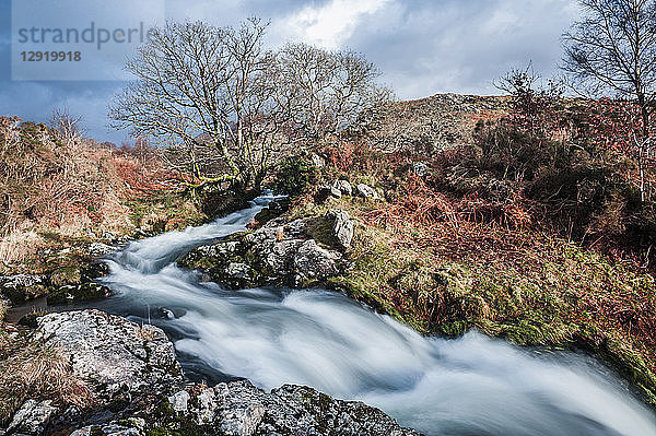 Fluss in den Ausläufern des Cnicht  Croesor Valley  Snowdonia National Park  Gwynedd  Nordwales  Wales  Vereinigtes Königreich  Europa