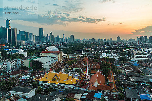Sonnenuntergang vom Aussichtspunkt der Stadt  Bangkok  Thailand  Südostasien  Asien