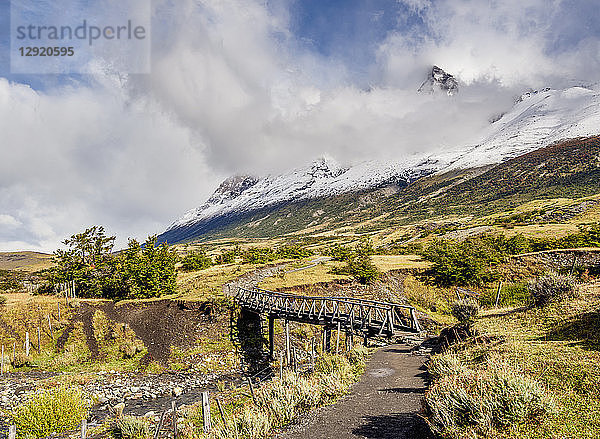 Pfad zum Refugio Chileno  Nationalpark Torres del Paine  Patagonien  Chile  Südamerika