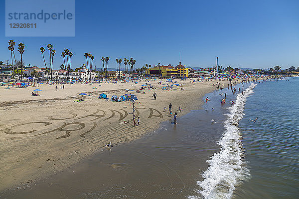 Blick auf den Main Beach vom Municipal Wharf  Sant Cruz  Kalifornien  Vereinigte Staaten von Amerika  Nordamerika